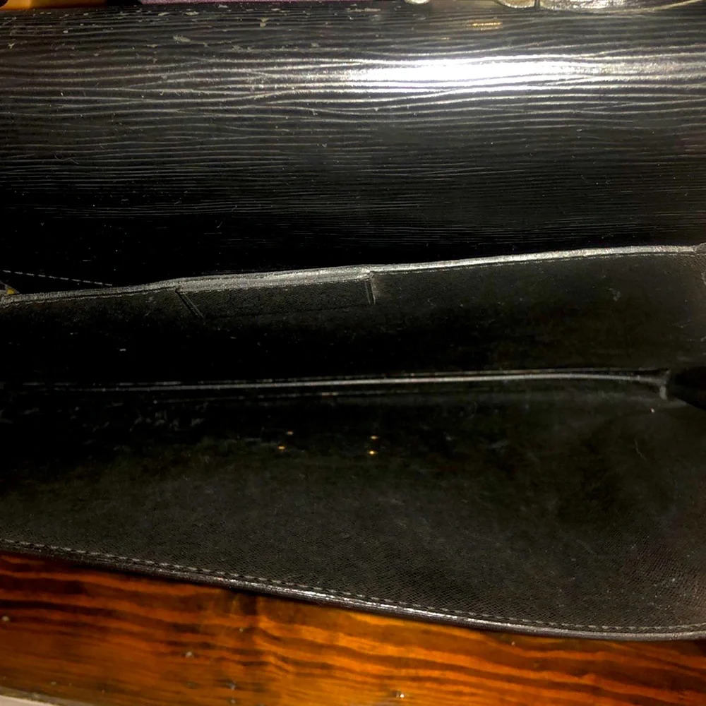 LOUIS VUITTON Black Epi Leather Ambassador Serviette Locking Laptop Bag